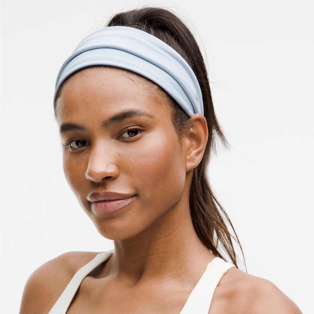 💙🆕Lululemon Women’s Nulu Wide *Reversible Headband Blue Lined/ Pitch Blue💙NWT